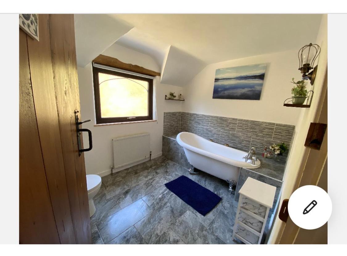 バーマス Beautiful Secluded Farmhouse With Hot Tubヴィラ エクステリア 写真